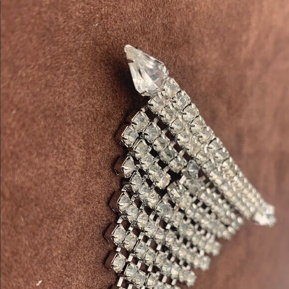 Elegant Vintage Clear Rhinestone Waterfall Dangle Brooch, in Silver, Unmarked - Picture 2 of 3